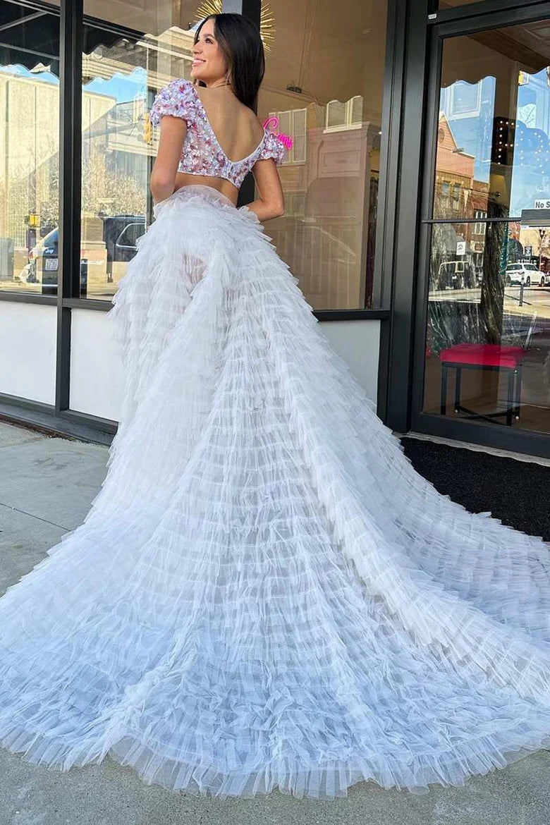 Vestido de fiesta floral con volantes, escote cuadrado, mangas abullonadas y capas